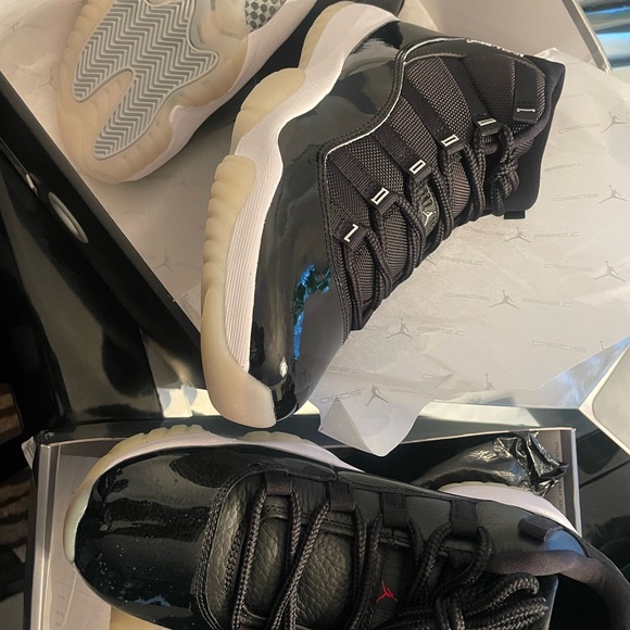 Jordan 11 Retro Men's Black and White Athletic Shoes